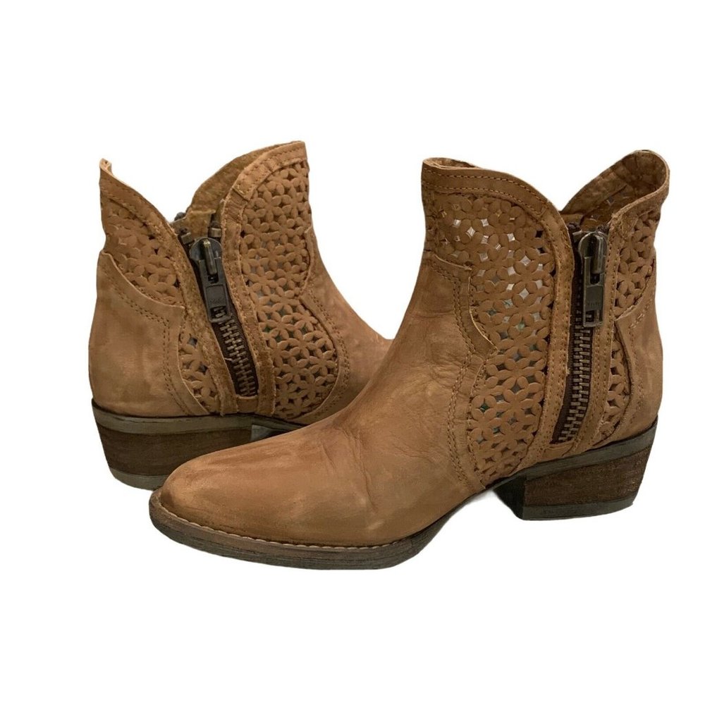 $149 Circle G by Corral Laser Cut Ankle Boots 7.5
